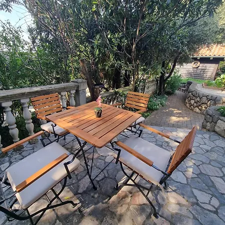 Apartman Vil Dole Near And *